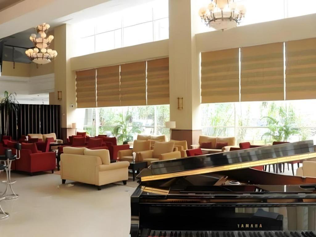 Grage Hotel Cirebon Ngoại thất bức ảnh